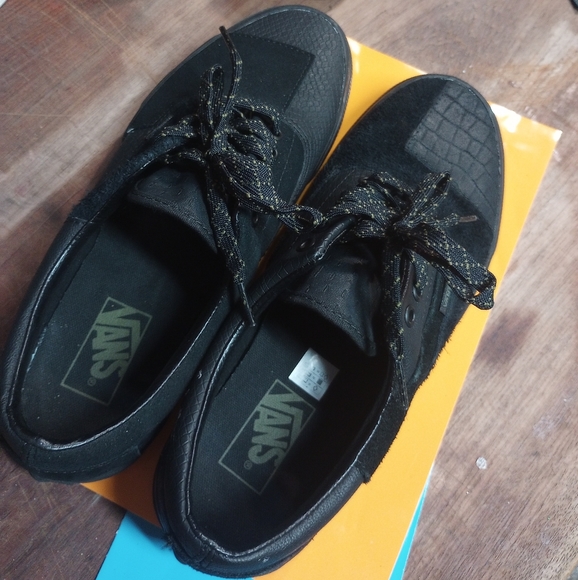 Vans - Picture 4 of 10